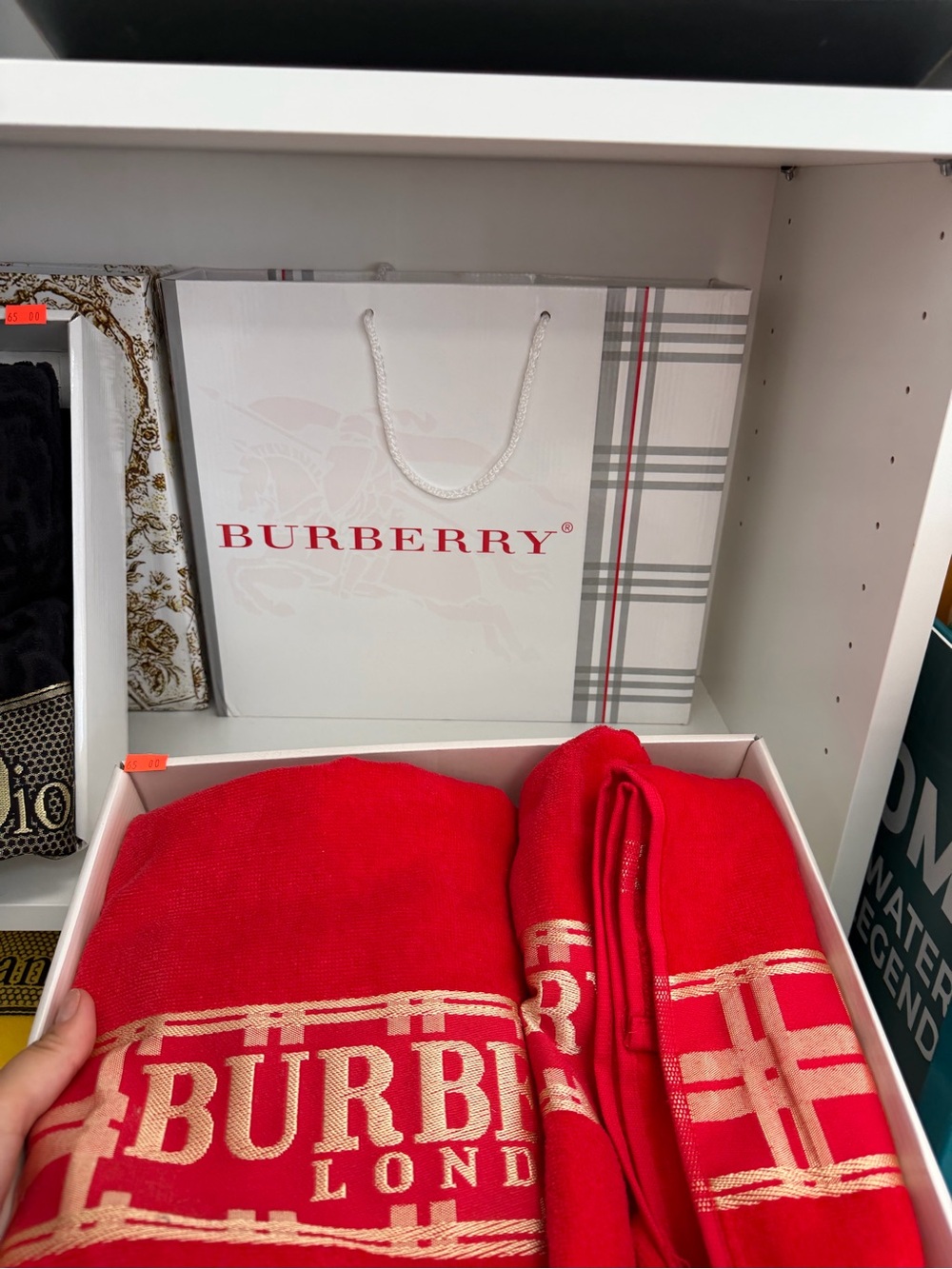 Burberry Red Logo towel Set